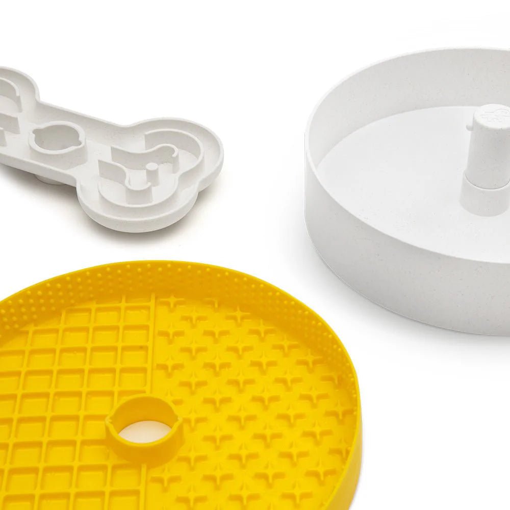 Puzzle Licker Maze - Triple Textures, Triple Fun (Yellow) - Eva Pet - Puzzle Feeder™